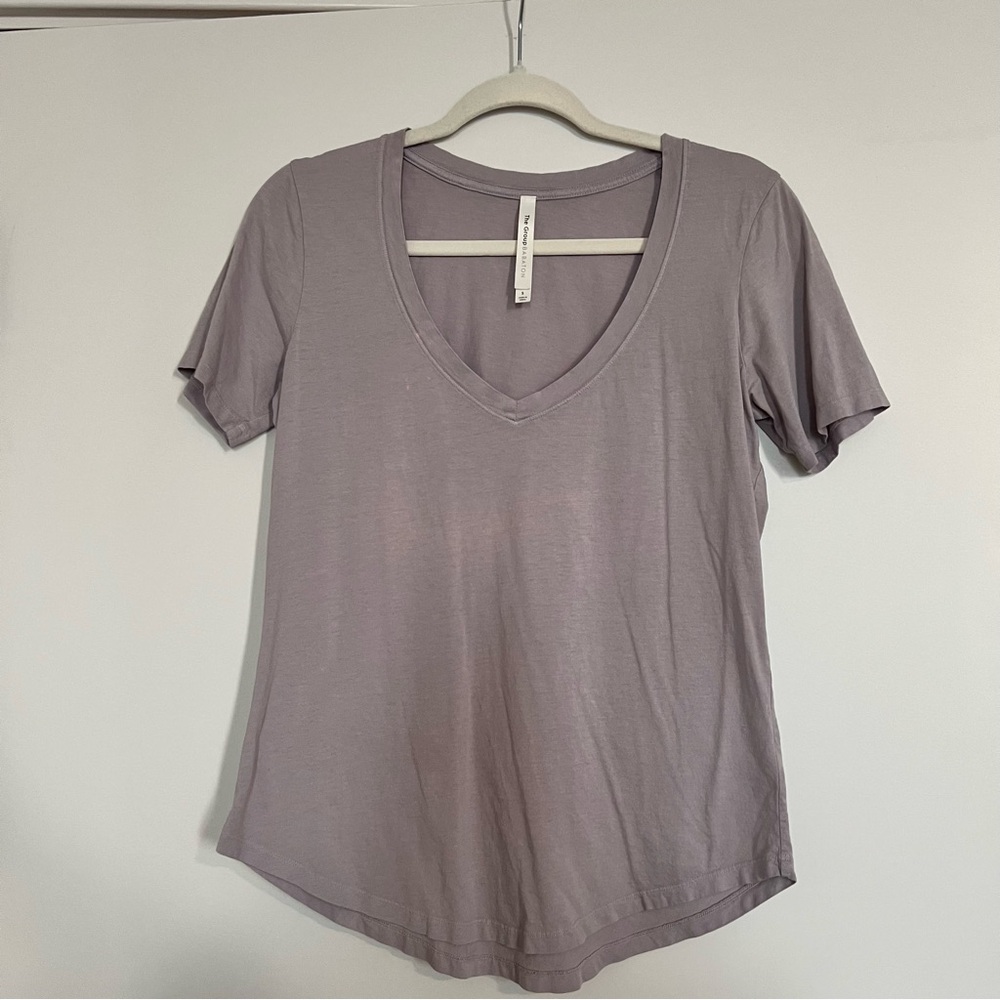 Babaton Lavender V-Neck Short Sleeve Tee
